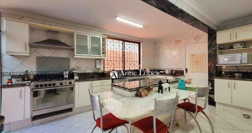 Casa para venda em Campo Grande de 250.00m² com 3 Quartos, 1 Suite e 3 Garagens
