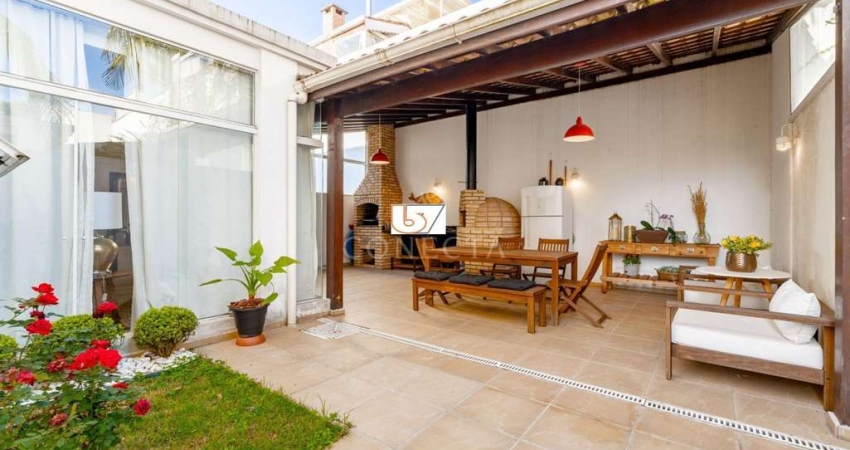 Casa de Condomínio para venda em Tamboré de 220.00m² com 3 Quartos, 1 Suite e 4 Garagens