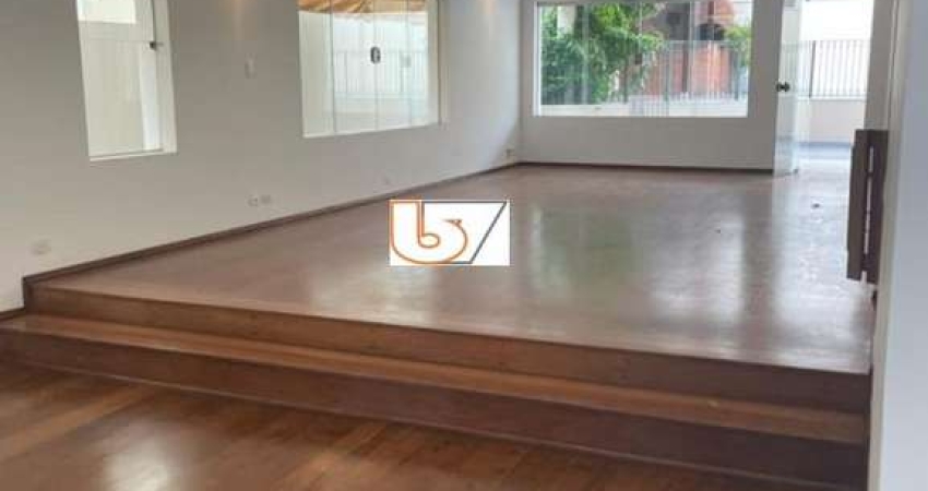 Casa de Condomínio para alugar em Alphaville de 420.00m² com 5 Quartos, 3 Suites e 4 Garagens