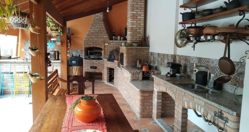 Casa de Condomínio para venda em Granja Viana de 350.00m² com 3 Quartos, 1 Suite e 2 Garagens