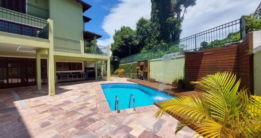 Casa de Condomínio para venda e aluguel em Granja Viana de 475.00m² com 4 Quartos, 4 Suites e 2 Garagens