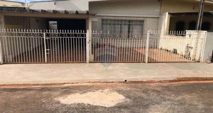 Casa para venda em Brieds de 124.00m² com 3 Quartos, 1 Suite e 3 Garagens
