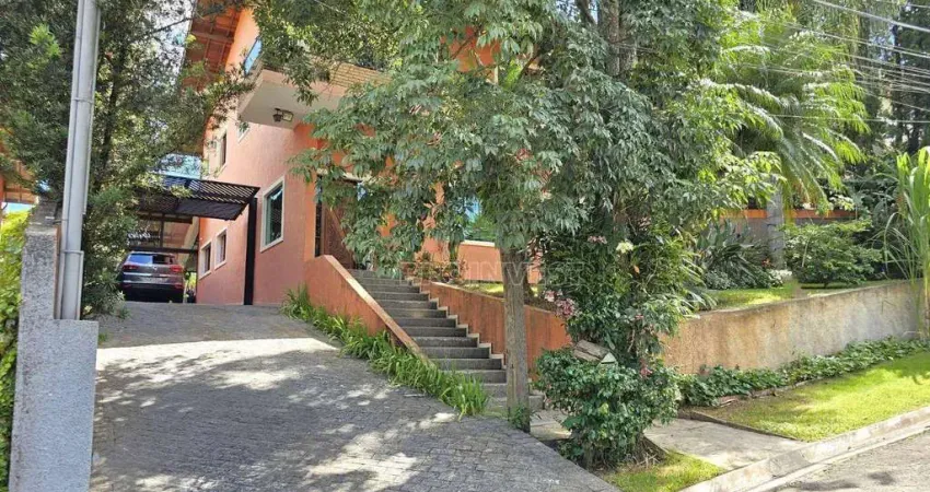Casa de Condomínio para venda em Granja Viana de 435.00m² com 4 Quartos, 4 Suites e 4 Garagens