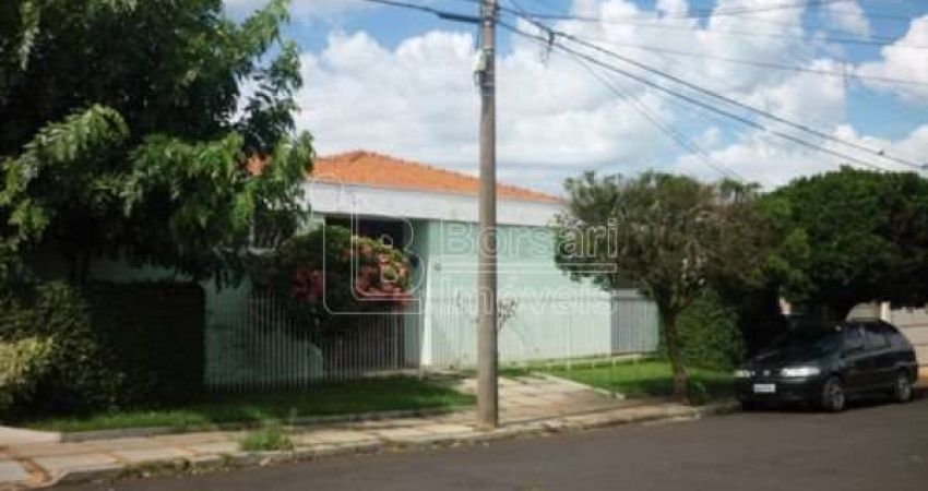Casa para venda em Centro de 316.00m² com 3 Quartos, 1 Suite e 8 Garagens