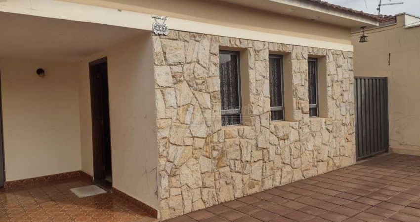 Casa para venda em Centro de 153.00m² com 3 Quartos e 4 Garagens