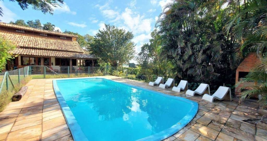 Casa para venda em Granja Viana de 535.00m² com 3 Quartos, 3 Suites e 6 Garagens