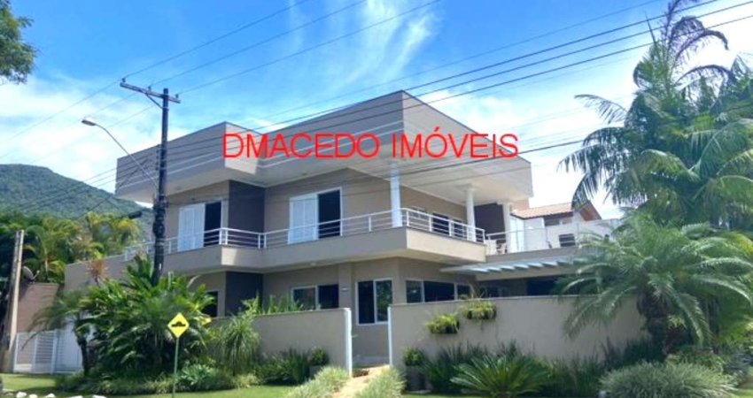 Casa para venda em Condomínio Lagoinha de 337.00m² com 4 Quartos, 4 Suites e 2 Garagens