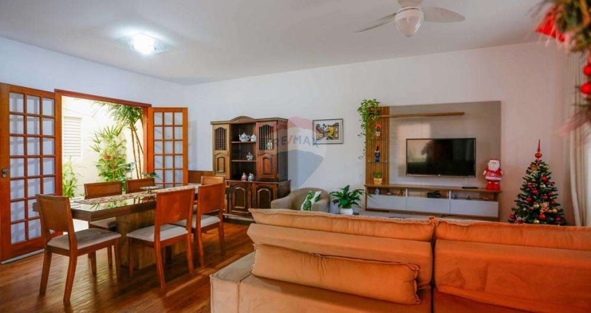Casa para venda em Jardim São Carlos de 144.00m² com 3 Quartos, 1 Suite e 4 Garagens