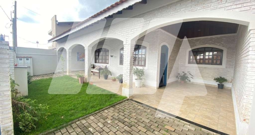 Casa para venda em São Pedro de 209.00m² com 4 Quartos, 2 Suites e 4 Garagens
