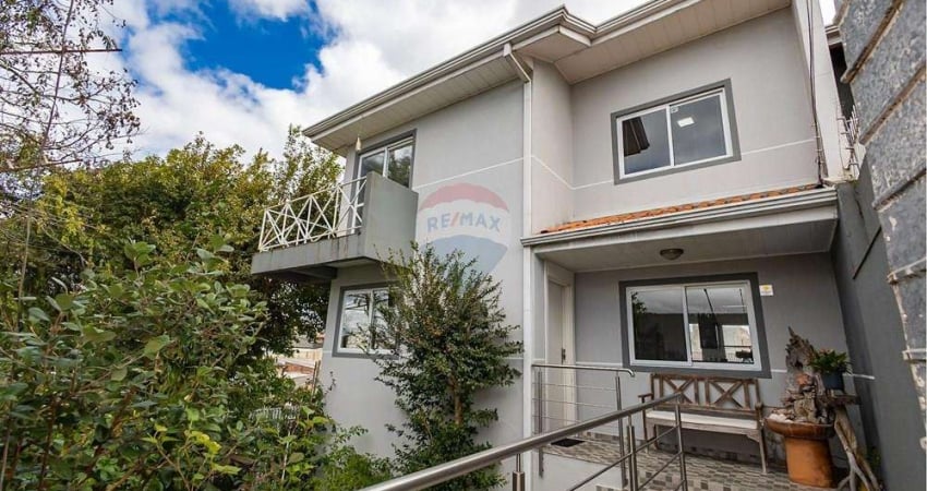 Sobrado para venda em Capão Raso de 146.00m² com 3 Quartos, 1 Suite e 4 Garagens