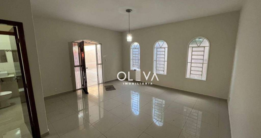 Casa para alugar em Parque Industrial de 200.00m² com 3 Quartos, 1 Suite e 3 Garagens