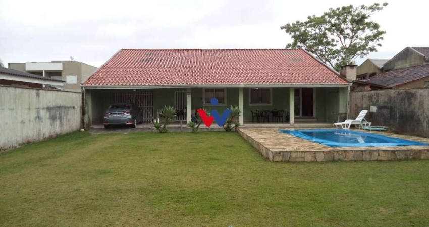 Casa para venda em Guaratuba de 239.00m² com 4 Quartos, 1 Suite e 4 Garagens