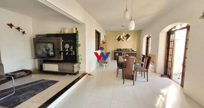 Casa para venda em Portão de 295.00m² com 4 Quartos, 1 Suite e 3 Garagens