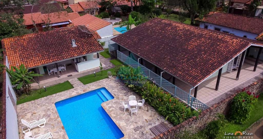 Casa para venda em Praia Da Lagoinha de 262.00m² com 6 Quartos, 3 Suites e 3 Garagens