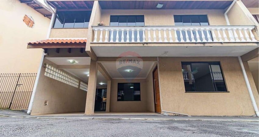 Sobrado para alugar em Boqueirão de 200.00m² com 3 Quartos e 3 Garagens
