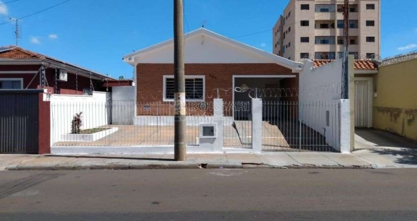 Casa para alugar em Jardim Brasil (vila Xavier) de 135.00m² com 3 Quartos, 1 Suite e 3 Garagens