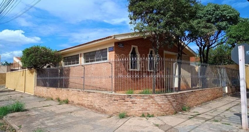 Prédio Comercial para venda e aluguel em Vila Harmonia de 240.00m² com 3 Quartos, 1 Suite e 2 Garagens