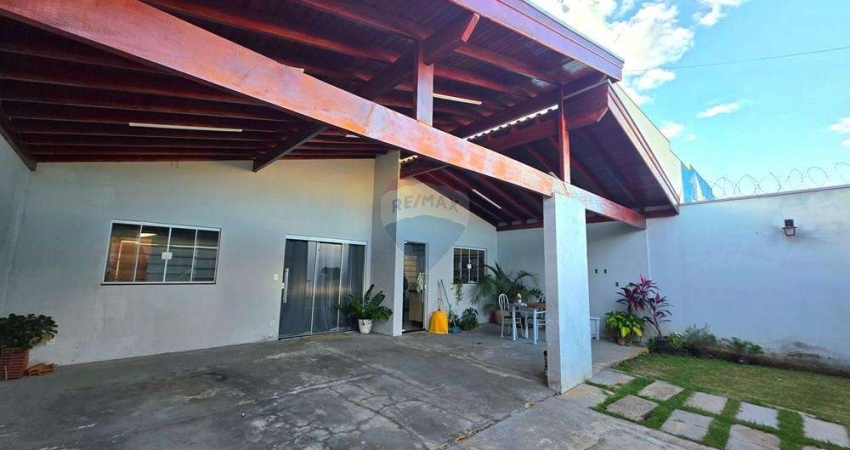 Casa para venda em Jardim Sakaida de 136.00m² com 3 Quartos, 1 Suite e 3 Garagens