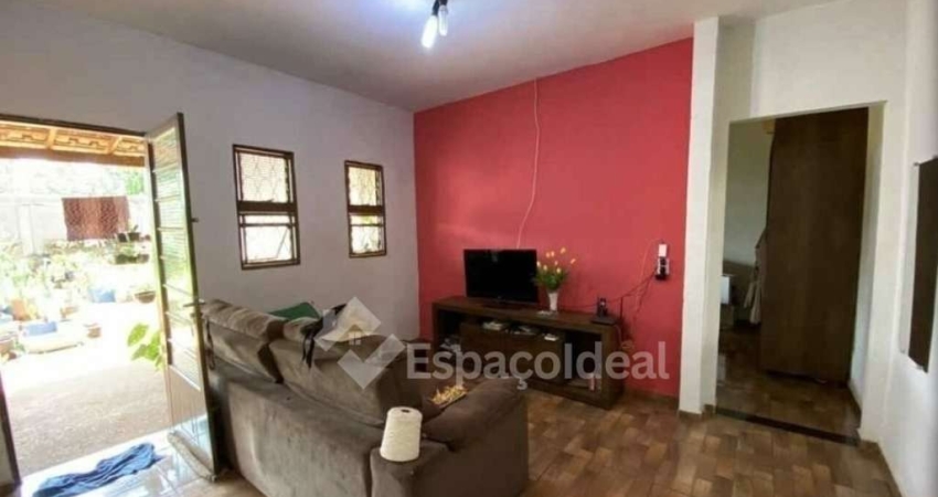 Casa para venda em Jardim Maria Luíza I de 58.00m² com 1 Quarto, 1 Suite e 5 Garagens