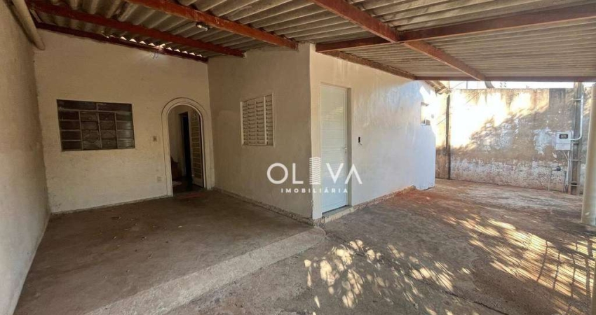 Casa para venda em Jardim Santo Antônio de 200.00m² com 3 Quartos, 1 Suite e 3 Garagens