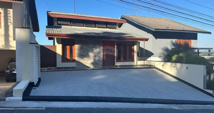 Casa para venda em Arujázinho Iv de 300.00m² com 4 Quartos, 3 Suites e 3 Garagens