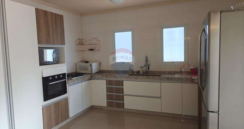Casa para alugar em Parque Residencial Itapeti de 244.00m² com 3 Quartos, 3 Suites e 4 Garagens