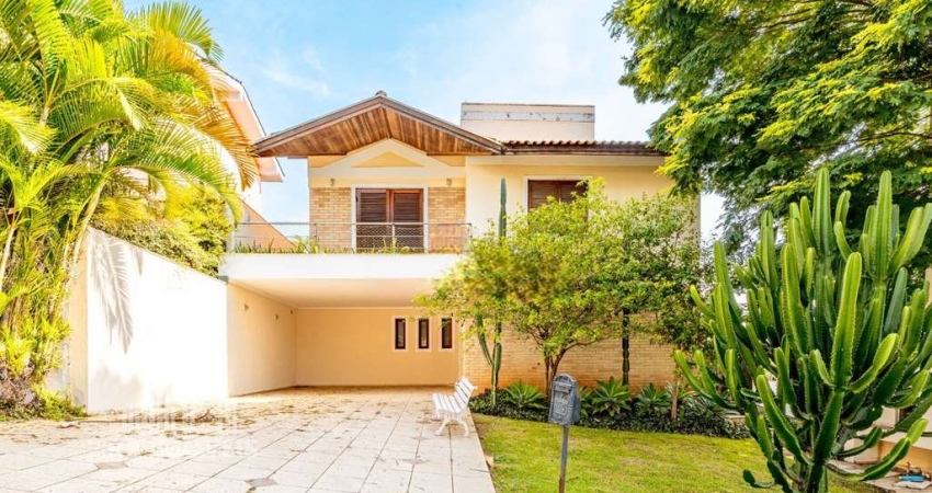 Casa para venda em Alphaville de 380.00m² com 5 Quartos, 3 Suites e 6 Garagens