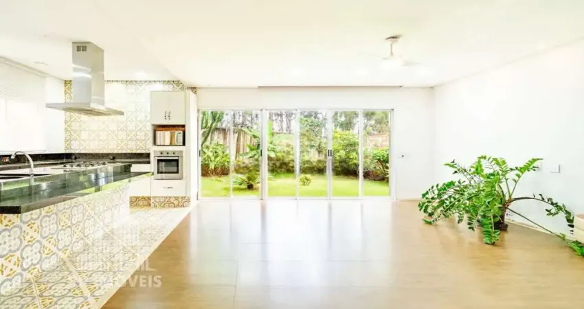 Casa para venda em Alphaville de 319.00m² com 3 Quartos, 3 Suites e 4 Garagens