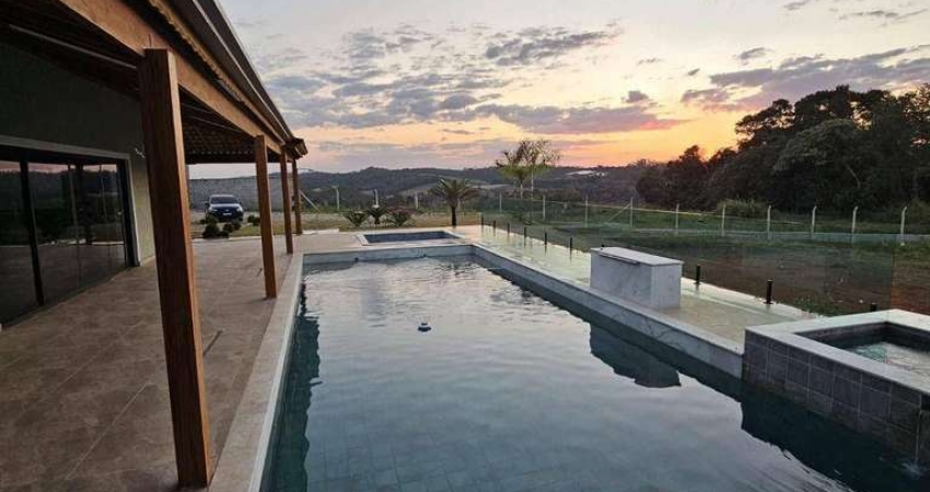 Chácara para venda em Cocuera de 300.00m² com 3 Quartos, 3 Suites e 6 Garagens
