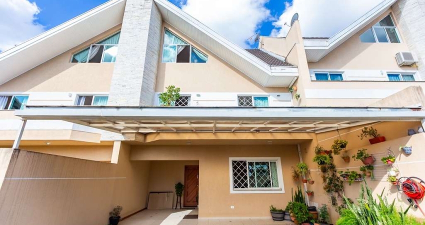 Sobrado para venda em Mercês de 220.00m² com 5 Quartos, 1 Suite e 2 Garagens