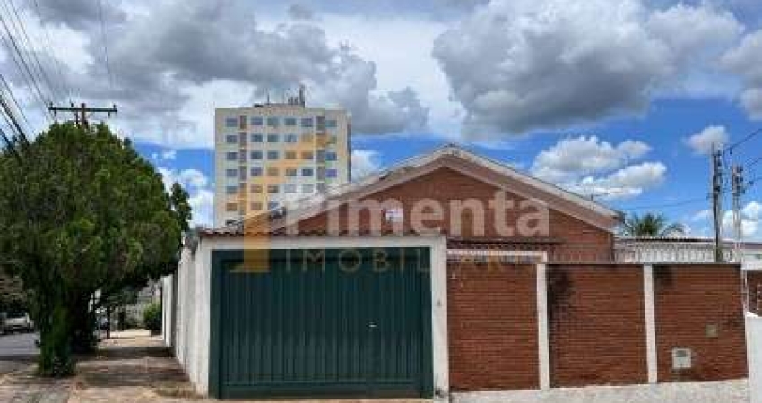 Casa para venda em Jardim Macedo de 250.00m² com 3 Quartos, 1 Suite e 4 Garagens