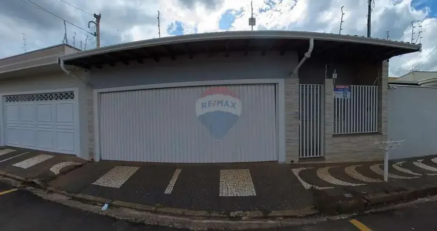 Casa para venda em Vila Queiroz de 197.00m² com 3 Quartos, 1 Suite e 2 Garagens