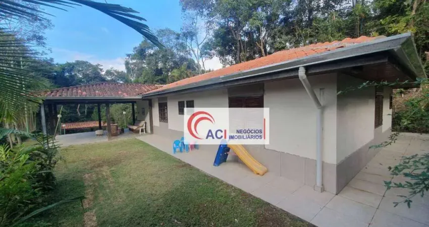Casa de Condomínio para venda e aluguel em Vila Verde de 230.00m² com 3 Quartos, 3 Suites e 8 Garagens