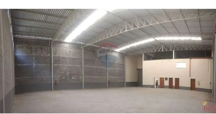 Galpão / Depósito / Armazém para alugar em Parque Maringá de 600.00m²