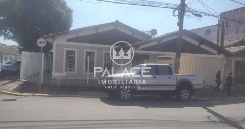 Casa para venda em Centro de 200.00m² com 3 Quartos, 1 Suite e 4 Garagens