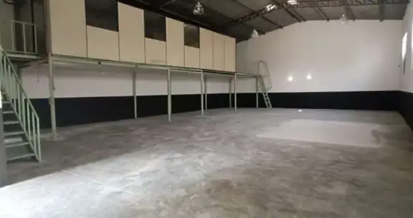 Galpão / Depósito / Armazém para alugar em Santa Sofia de 350.00m² com 4 Quartos, 1 Suite e 8 Garagens
