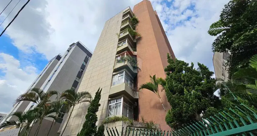 Apartamento para venda em Funcionários de 202.00m² com 4 Quartos, 1 Suite e 3 Garagens