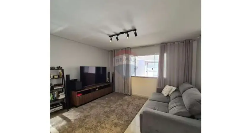 Casa para venda em Parque Universitário de 153.66m² com 3 Quartos, 1 Suite e 2 Garagens