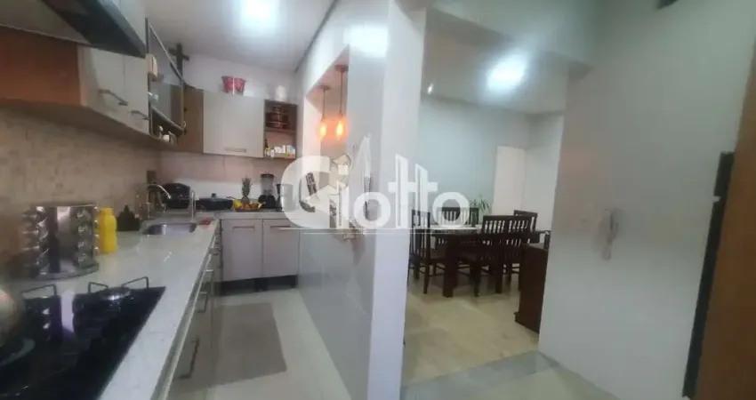 Casa de Condomínio para venda em Centro de 138.00m² com 2 Quartos, 1 Suite e 2 Garagens