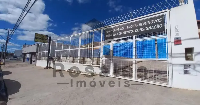 Galpão / Depósito / Armazém para alugar em Vila Bressani de 220.00m² com 15 Garagens