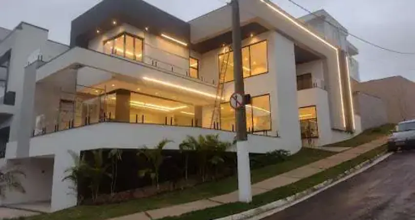 Sobrado para venda em Mosaico Da Serra de 260.00m² com 4 Quartos, 4 Suites e 4 Garagens