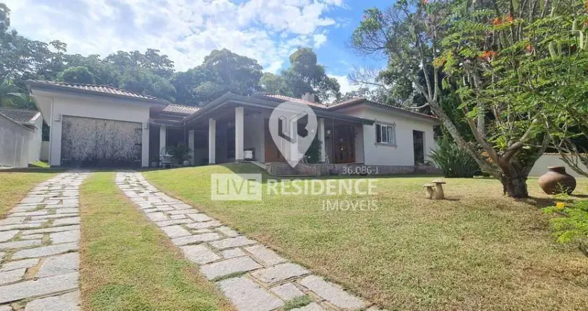Casa para venda em Parque São Gabriel de 214.00m² com 3 Quartos, 1 Suite e 11 Garagens