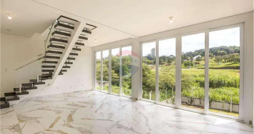 Sobrado para venda em Vila Gardênia de 468.00m² com 3 Quartos, 3 Suites e 4 Garagens