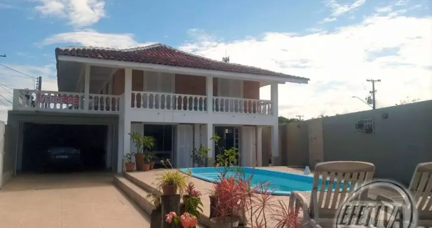Casa para venda em Guaratuba de 280.00m² com 4 Quartos, 1 Suite e 4 Garagens
