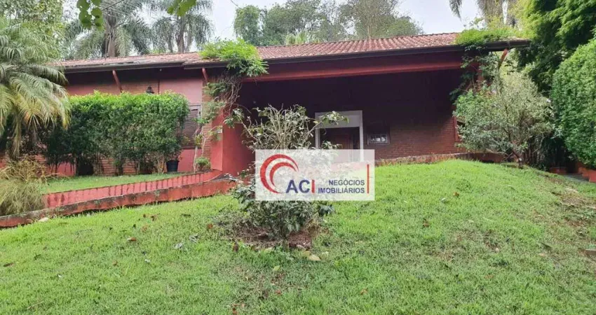 Casa de Condomínio para venda em Granja Viana de 235.00m² com 3 Quartos, 1 Suite e 4 Garagens