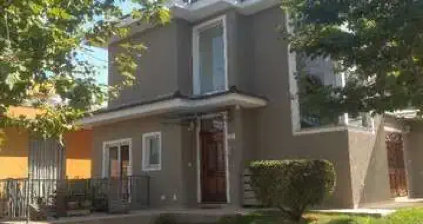 Casa para venda em Suru de 217.00m² com 3 Quartos, 1 Suite e 2 Garagens