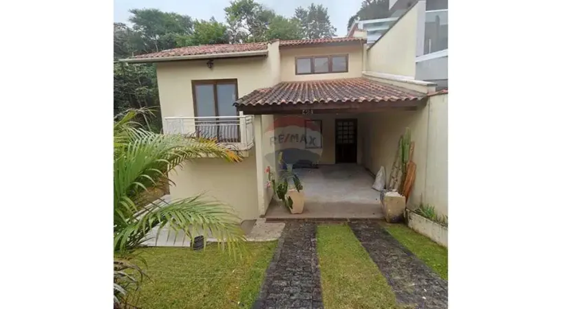 Casa de Condomínio para alugar em Parque Residencial Itapeti de 140.00m² com 3 Quartos, 1 Suite e 4 Garagens