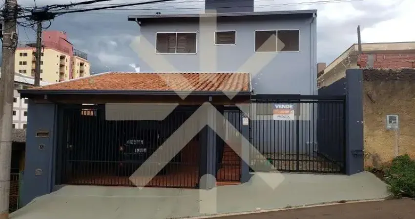 Casa para venda em Centro de 230.00m² com 3 Quartos, 3 Suites e 3 Garagens