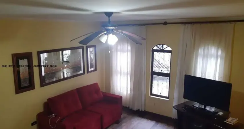 Sobrado para venda em Vila Carmela I de 200.00m² com 3 Quartos, 2 Suites e 3 Garagens