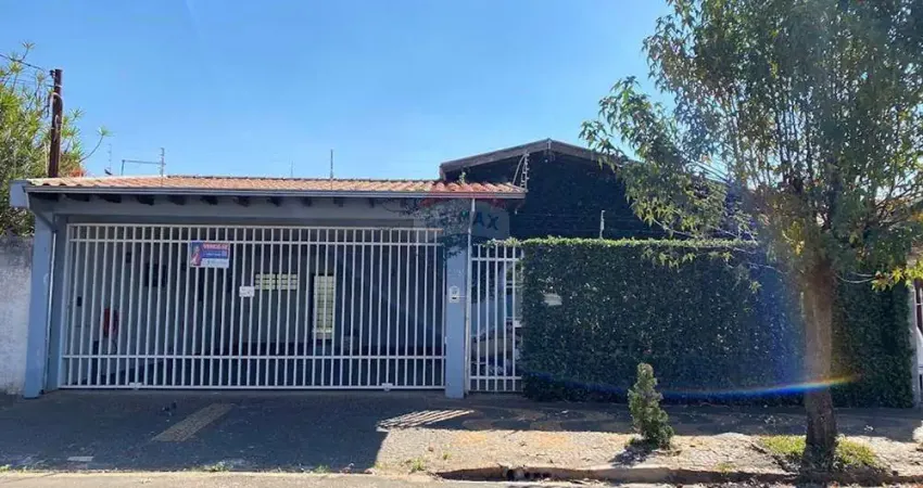 Casa para venda em Vila Queiroz de 249.02m² com 3 Quartos, 1 Suite e 3 Garagens